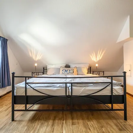 度假居 Rosenberg 38 Uriges Reetdachhaus