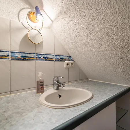 Rosenberg 38 Uriges Reetdachhaus 度假居 *