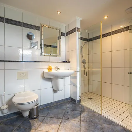 Rosenberg 38 Uriges Reetdachhaus 度假居 *