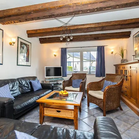 Rosenberg 38 Uriges Reetdachhaus 度假居 青斯特