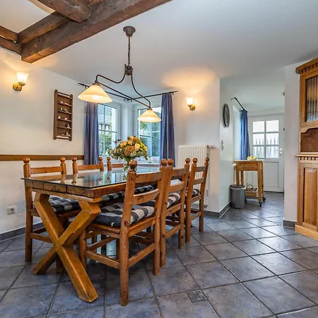 Rosenberg 38 Uriges Reetdachhaus 度假居 青斯特